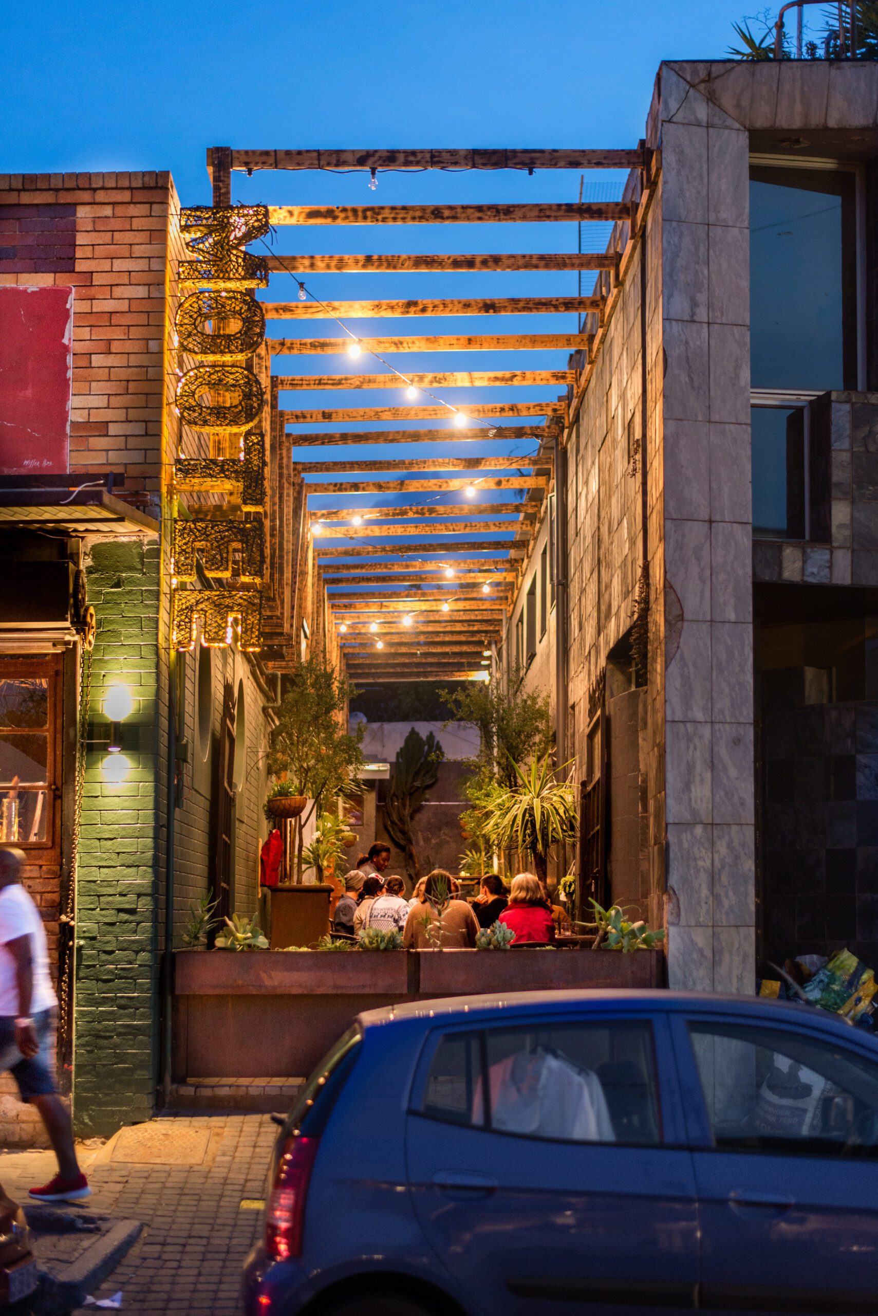 View of the Mootee Bar from the street